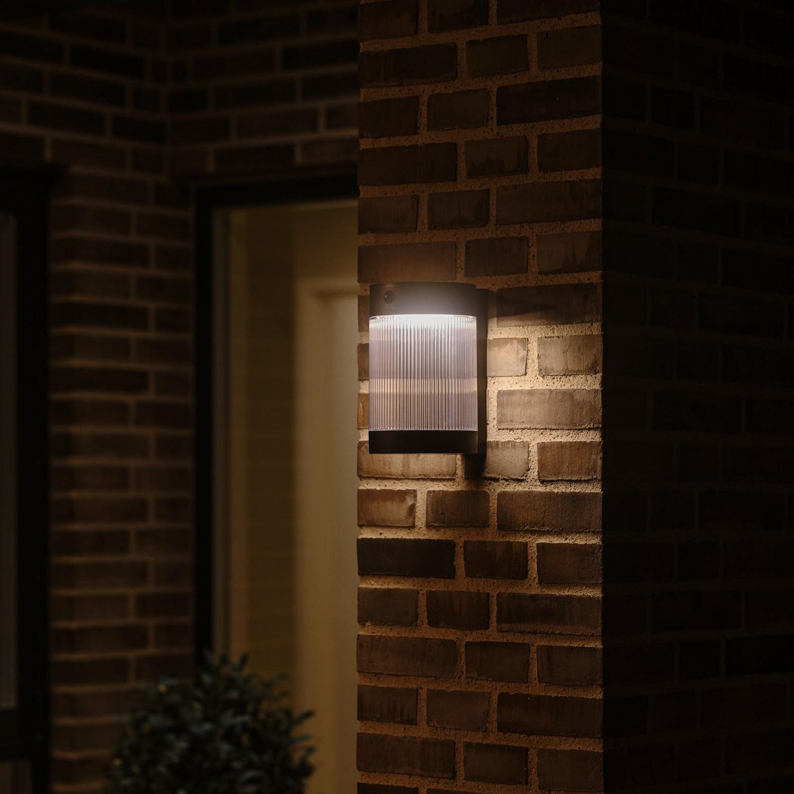 Coupar buitenwandlamp op zonne-energie, zwart, kunststof, IP44